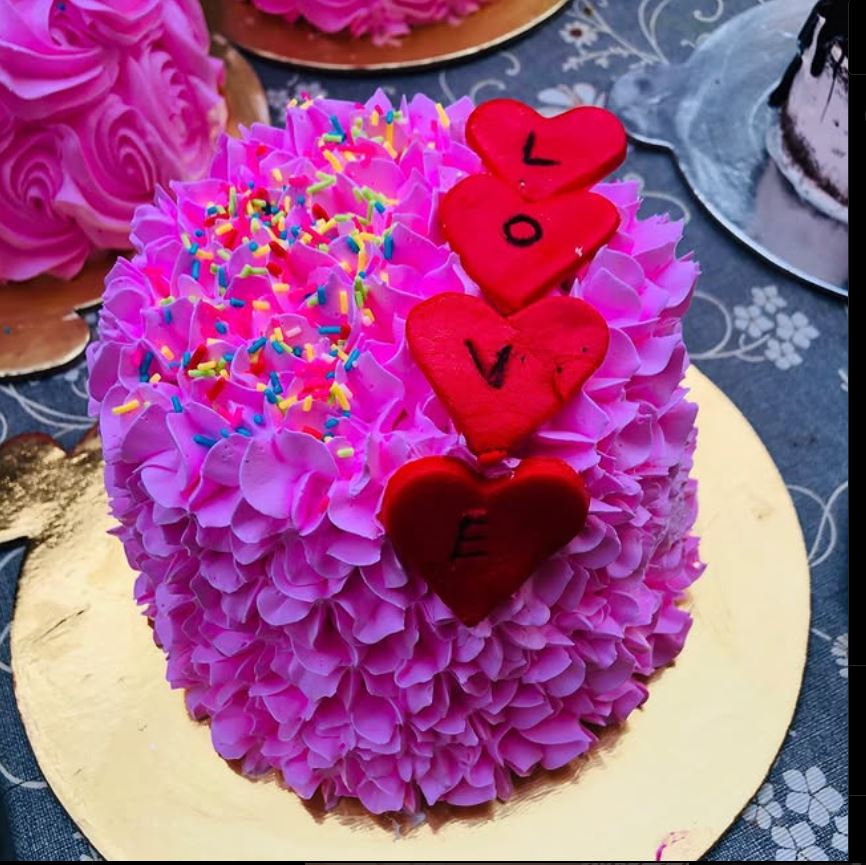 Valentine flower cake